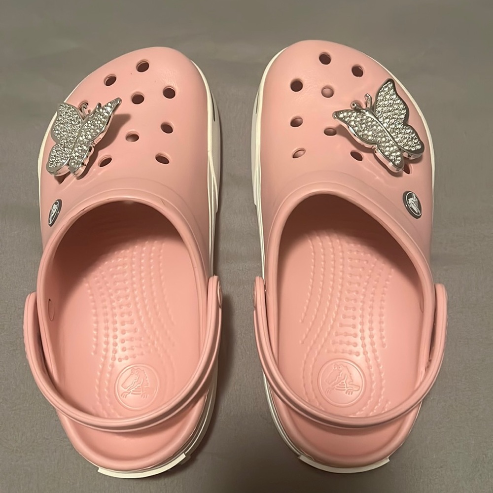 NWOT Light pink crocs